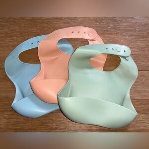 Silicone bib x3